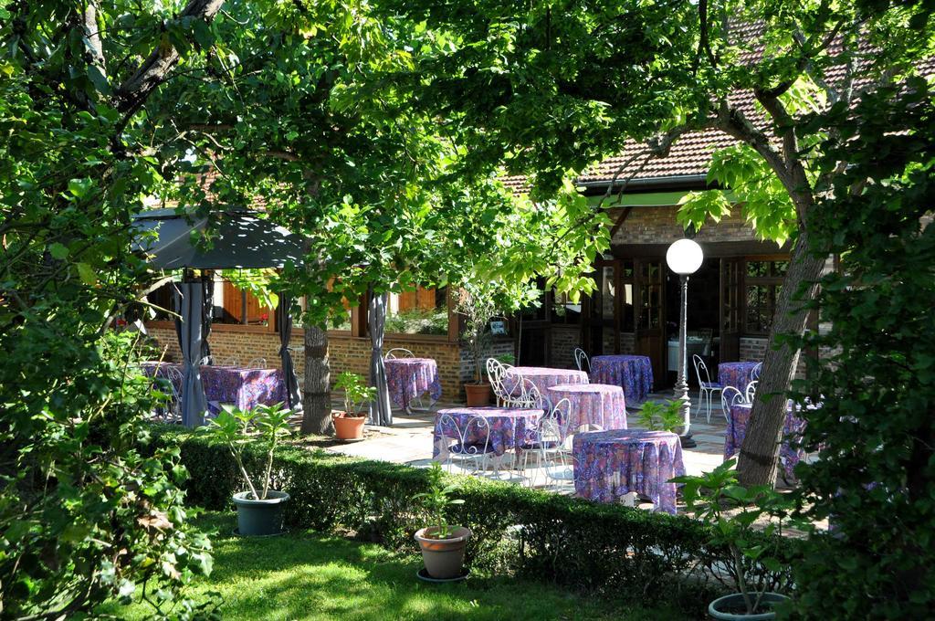 Hôtel Le Dahu Parigny (Loire) Exterior foto